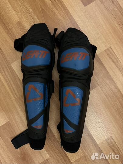 Мотонаколенники