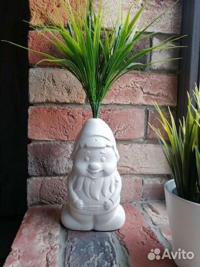 Гномик из гипса с травкой