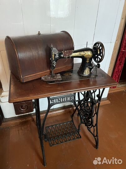 Швейная машина Singer на чугунной станине