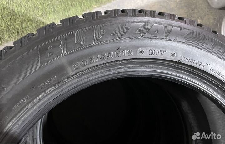 Bridgestone Blizzak Spike-01 205/55 R16