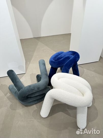 Мягкие пуфики в гостиную