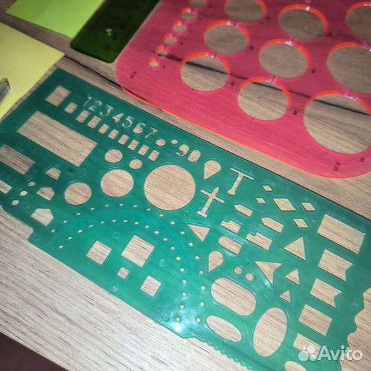 Канцелярия б/у: линейка, трафарет, ручки, клей