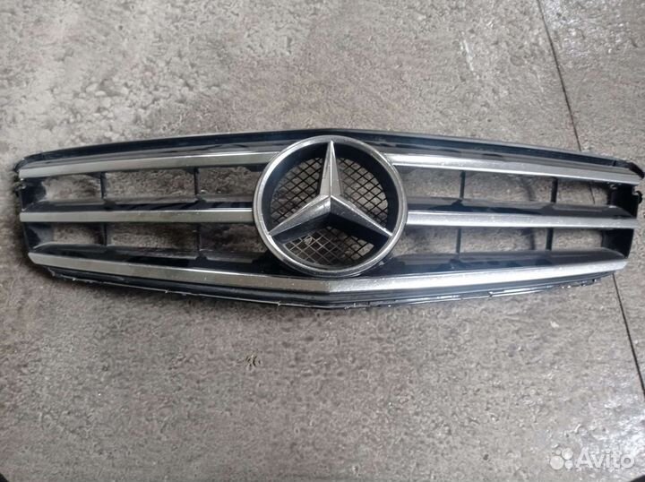 Решетка радиатора mercedes w204 amg