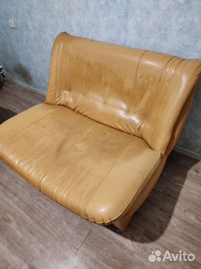 Кожаный диван бу