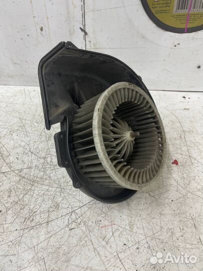 Моторчик печки Skoda Roomster