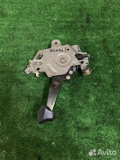 Педаль ножного стояночного тормоза XC90