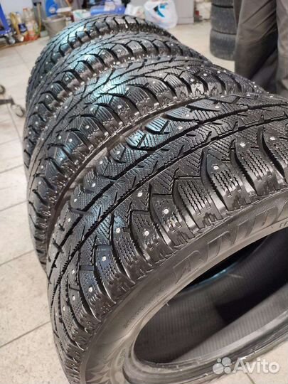 Bridgestone Ice Cruiser 7000 215/55 R17