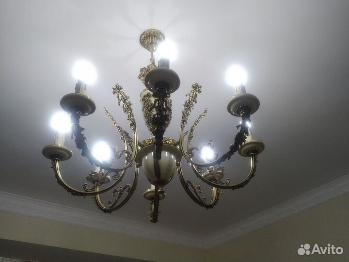 Люстра 8ми рожковая