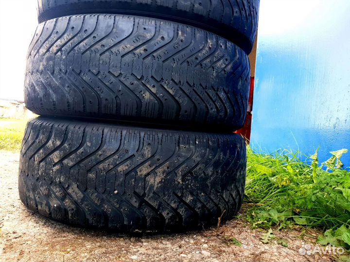 Goodyear UltraGrip 500 235/55 R17 99T