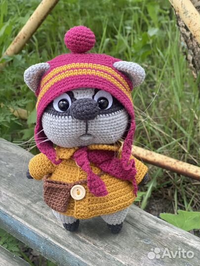 Игрушка вязаная енотик