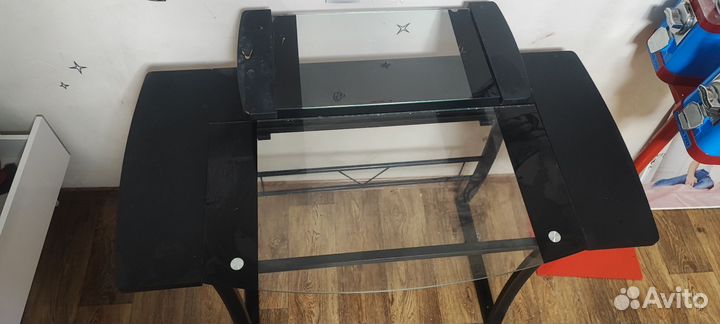 Компьютерный стол стеклянный