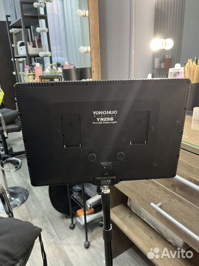 Осветитель YongNuo YN-256 3200-5500K