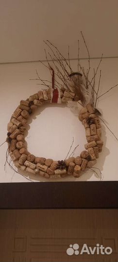 Венок праздничный из пробок