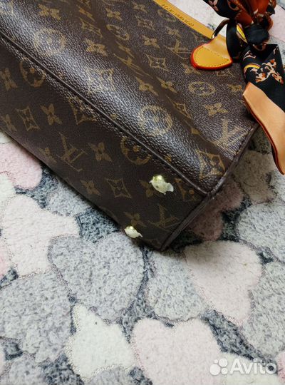 Сумочка Louise Vuitton новая