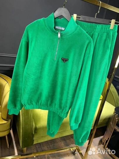 Спортивный костюм женский