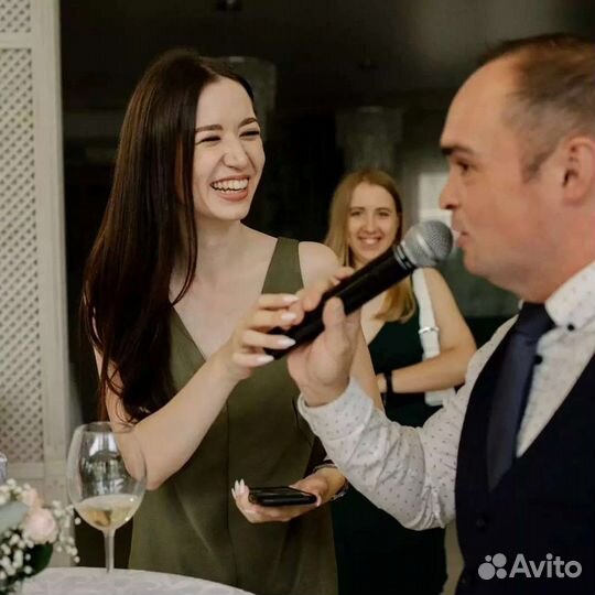 Ведущий Сергей Купер