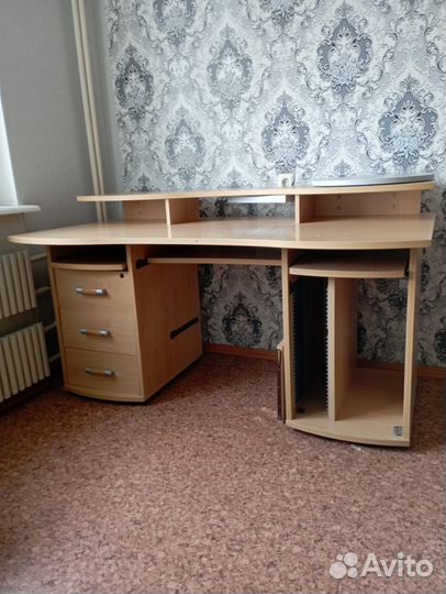 Продается компьютерный стол