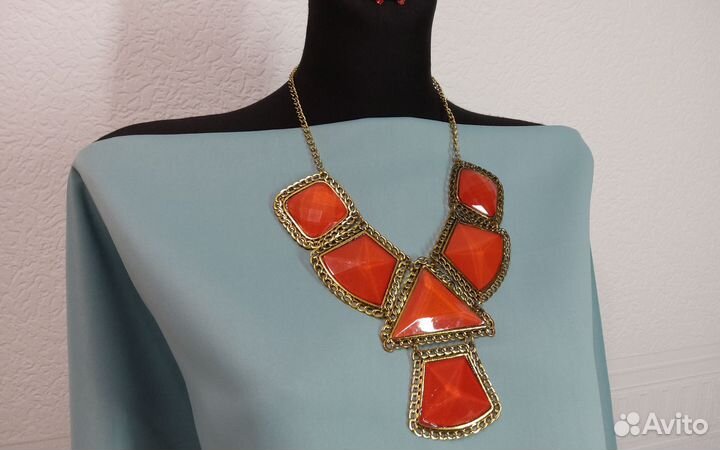 Комплект бижутерии серьги и колье