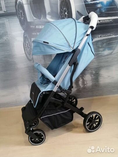 Коляска легкая новая