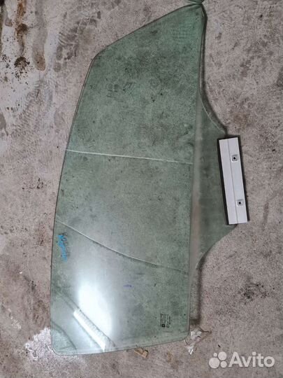 Переднее правое стекло на Опель Корса Д купе