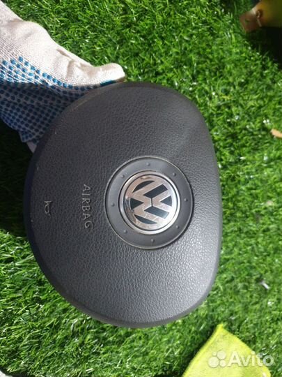 Подушка безопасности водителя Volkswagen Golf 5