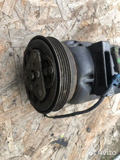 Компрессор кондиционера Volkswagen Passat APU 2000