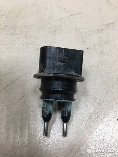 Датчик уровня в бачок омывателя