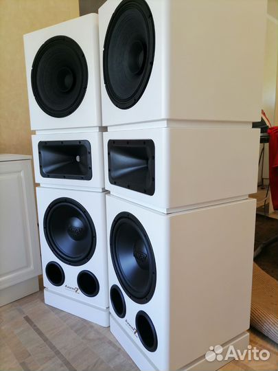 Акустические колонки большие