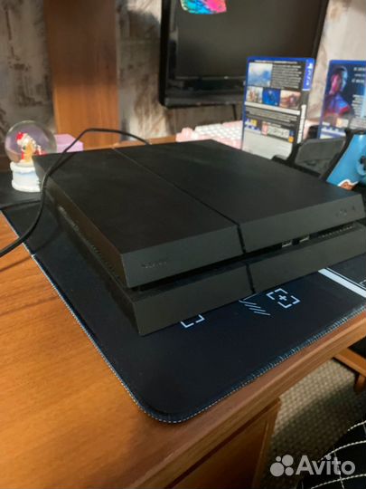 Продам playstation 4 с док станцией