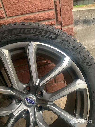 Michelin X-Ice North 4 SUV 275/45 R20 110T