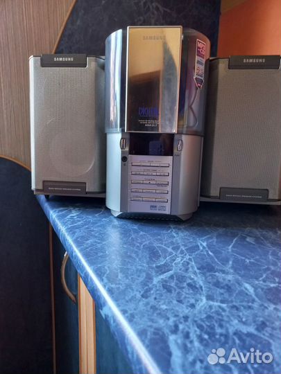 Музыкальный центр Samsung MM-ZL7 с лифтом