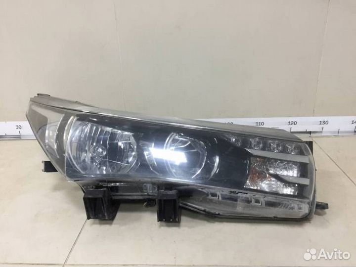Фара правая Toyota Corolla E180 2013