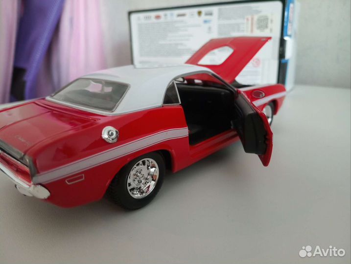 Модель Dodge Challenger R/T '70 1/24 Maisto