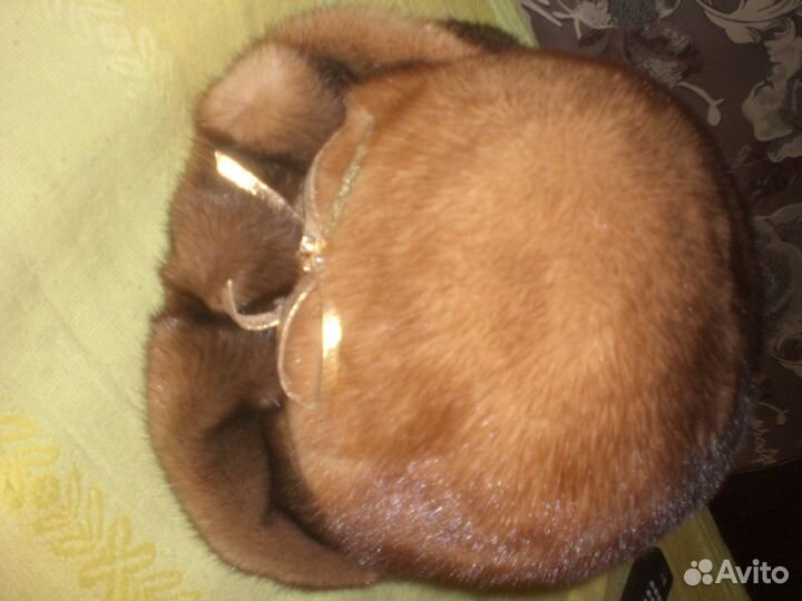 Модельные меховые шапочки