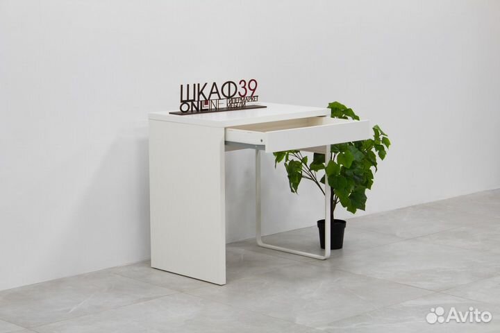Микке Письменный стол 302.130.76 белый 73x50 IKEA
