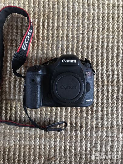 Зеркальный фотоаппарат Canon eos 5D mark iii