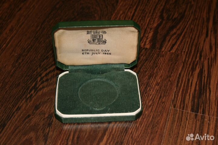 Футляры для памятных монет Африки 50-60-х годов