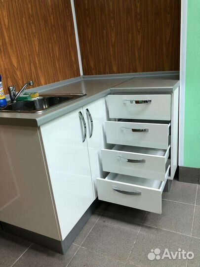 Кухонный гарнитур угловой