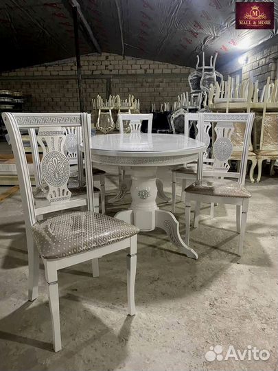 Стол и стулья