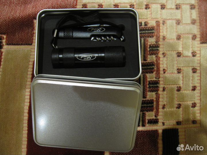 Набор подарочный: нож многофункциональный,фонарик