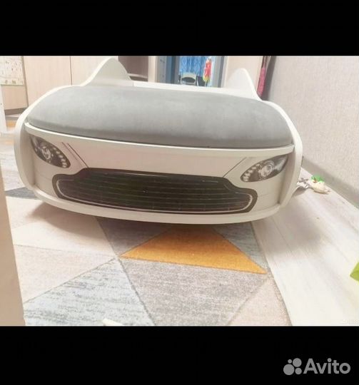 Детская кровать машина