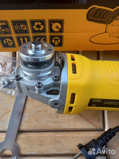 Болгарка DeWalt 1600 W с регулировкой оборотов