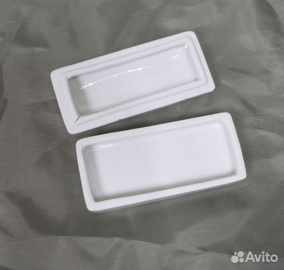 Шкатулка Цветы, фарфор, Китай, высота 2,5 см, разм