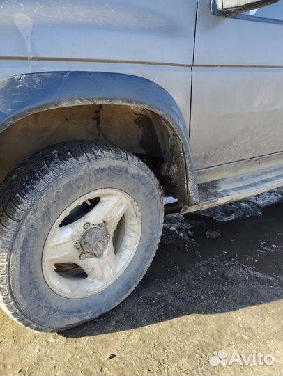 Nissan Terrano 2.4 МТ, 1993, 299 999 км