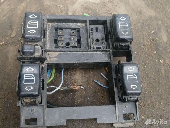 Блок кнопок стеклоподъёмников мерседес Mercedes w1
