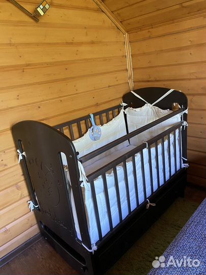 Продаётся детская кровать с пеленальным комодом