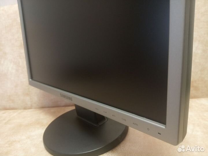 Монитор 19 дюймов vga