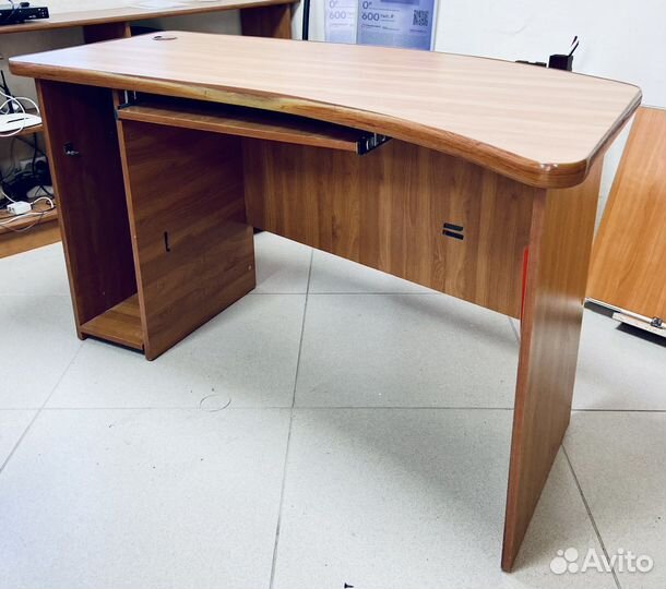 Компьютерный стол офисный