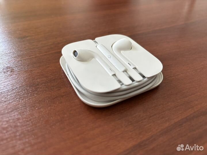 Наушники Apple EarPods lightning