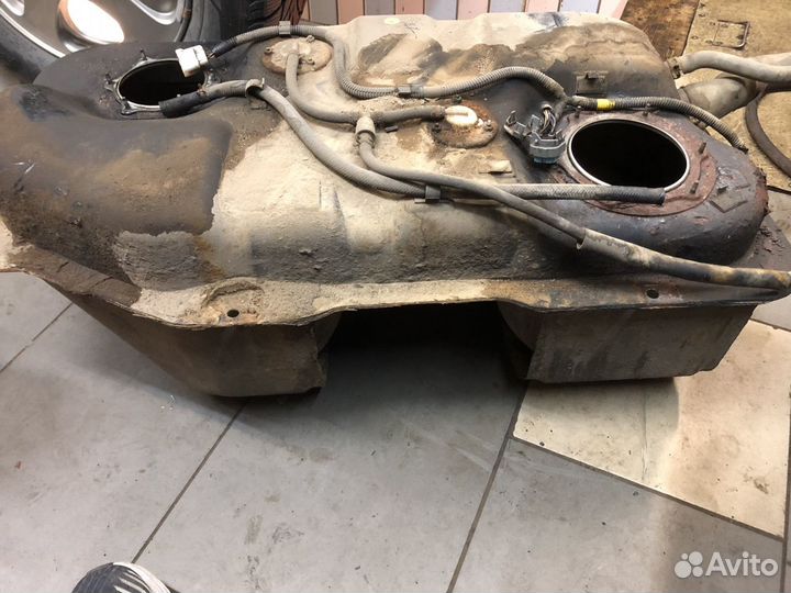 Топливный бак Mitsubishi Pajero Pinin MR462696